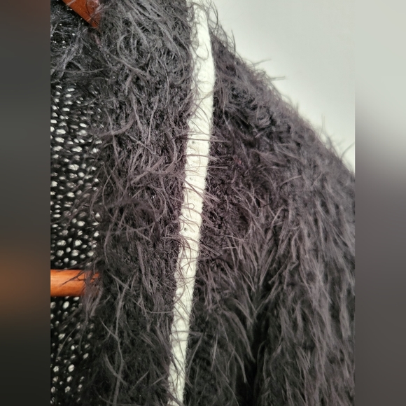 CANDIE'S | Black & White Shrug Sweater Size L - Picture 7 of 14